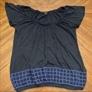 Banana‎ Republic navy blue top white embroidered M